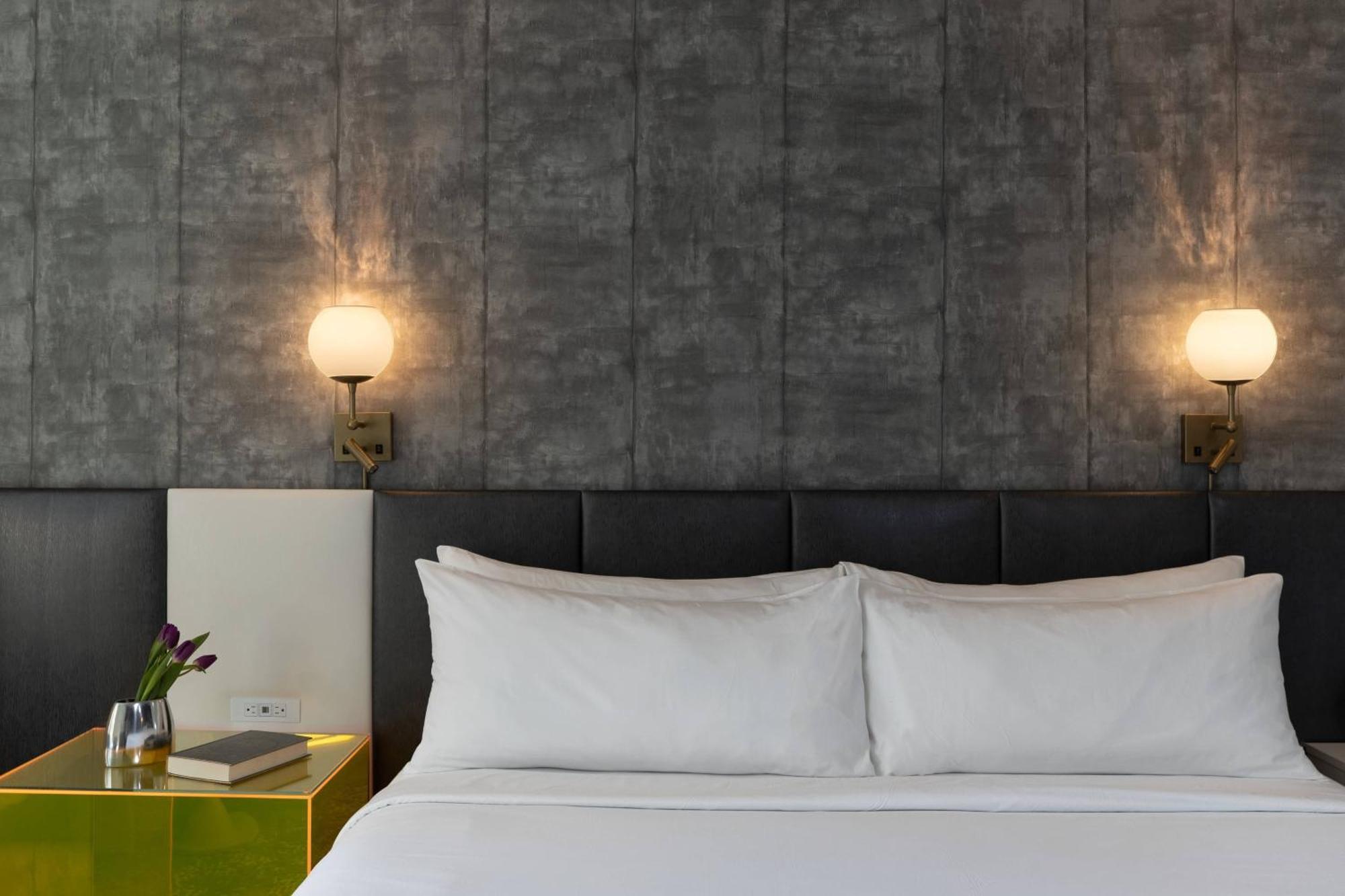 King Room Hearing Accessible or High Floor